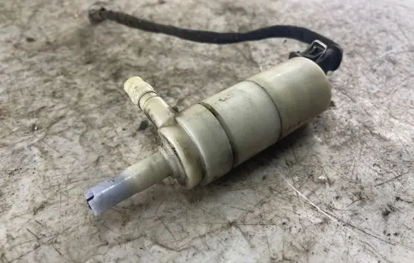 Mercedes-Benz C W202 Windscreen/windshield washer pump