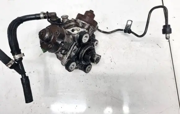 Volvo XC70 Fuel injection high pressure pump 31272896 0445010618