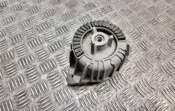 Engine mount bracket