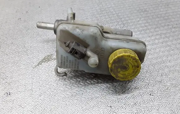 Volkswagen Polo IV 9N3 Master brake cylinder
