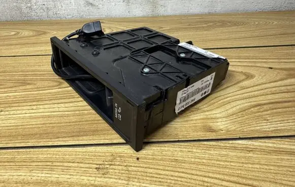 Volkswagen Golf VI Head unit multimedia control 5N0035341F 1000003007