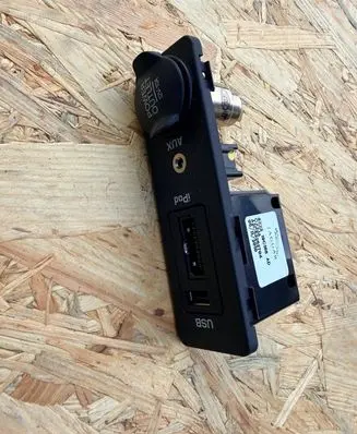 Jaguar XF X250 USB socket connector 8X2319C166AD