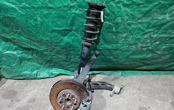 Dodge Durango III Front wheel hub spindle knuckle 68211525AA
