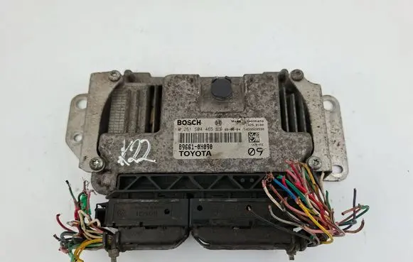 Toyota Yaris Engine control unit/module 896610H090 0261S04465