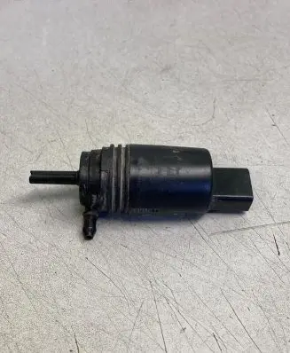 BMW 5 E60 E61 Windscreen/windshield washer pump 8377612