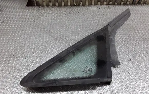 Volkswagen Caddy Front triangle window/glass 