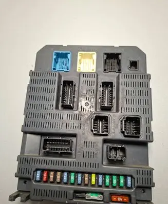 Citroen C3 Pluriel Fuse module 9663798380 2046398050907