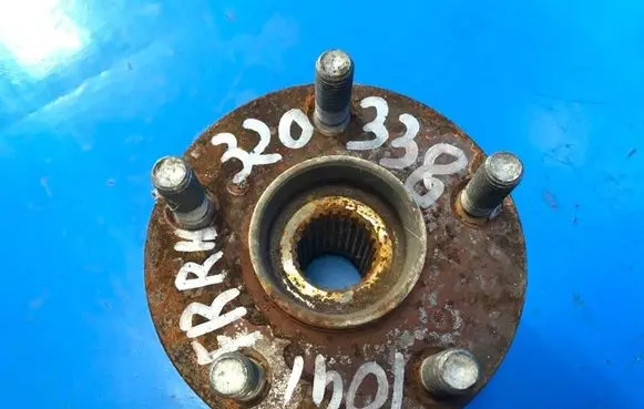 Toyota Prius (XW30) Rear wheel bearing hub 4355047010