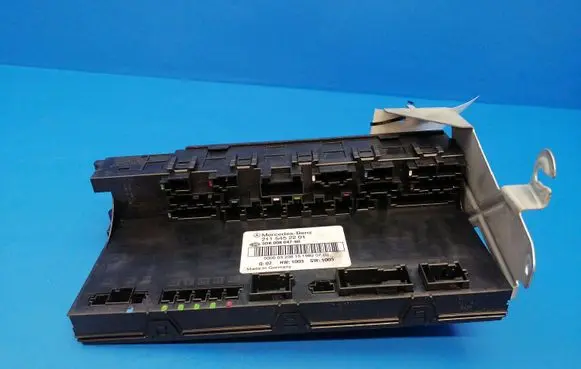 Mercedes-Benz E W211 Fuse module 2115452201 5DK00804760