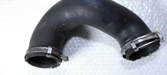 Audi Q7 4L Intercooler hose/pipe 7L6145972E