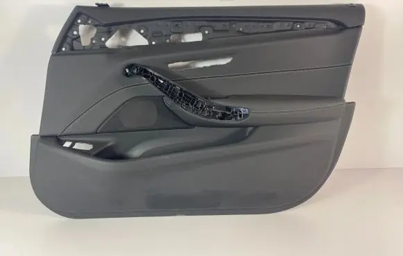 BMW 5 G30 G31 Front door card panel trim