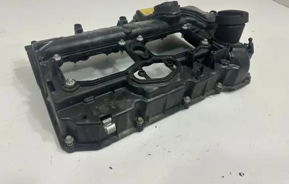 BMW 3 F30 F35 F31 Rocker cam cover 7588412
