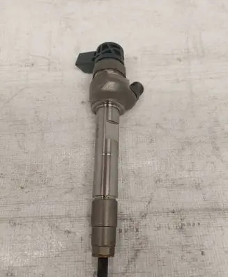 BMW X3 F25 Fuel injector 8514148 0445110712