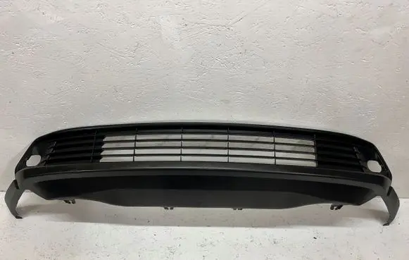 Front bumper lip