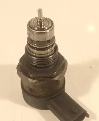 Volvo V70 Fuel pressure regulator 31216313 0281002990 16457134