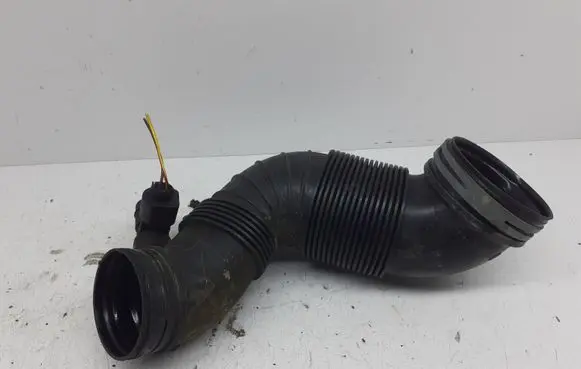 Coolant pipe/hose