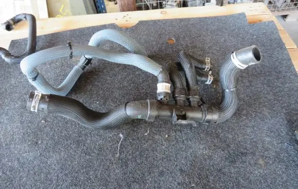 Renault Espace - Grand espace V Engine coolant pipe/hose 215015812R