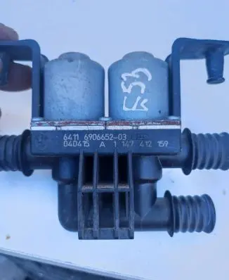 BMW X5 E53 Coolant heater control valve 6906652 1147412159
