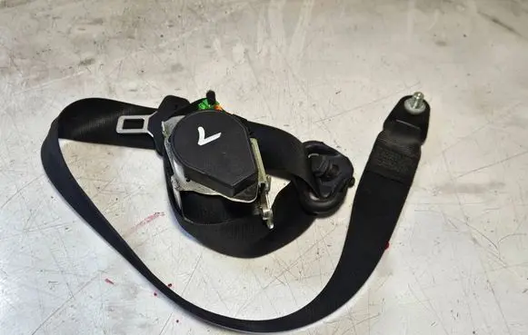 Mercedes-Benz Vito Viano W639 Front seatbelt 6398603885