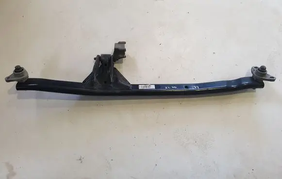 Volvo XC70 Engine mounting bracket 30671357