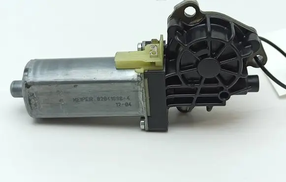 Mercedes-Benz C W204 Seat adjustment motor 0390203002 82041898
