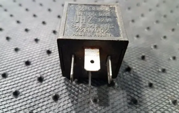 Volkswagen Golf II Other relay 191955529