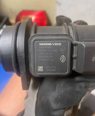 Renault Clio II Mass air flow meter 5WK97006 H8200357204