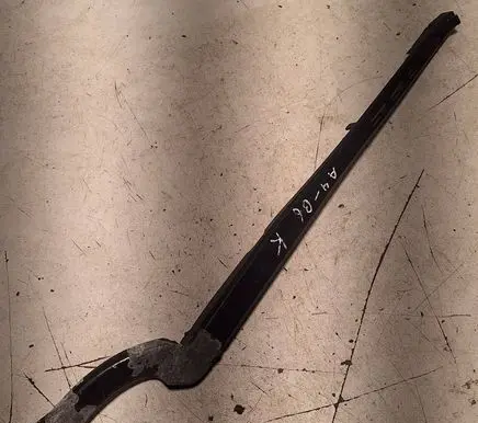Front wiper blade arm