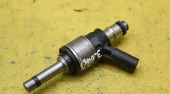 Audi A8 S8 D4 4H Fuel injector 06C906036F