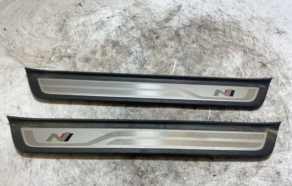 Hyundai i30 Front sill trim cover 85884S0000