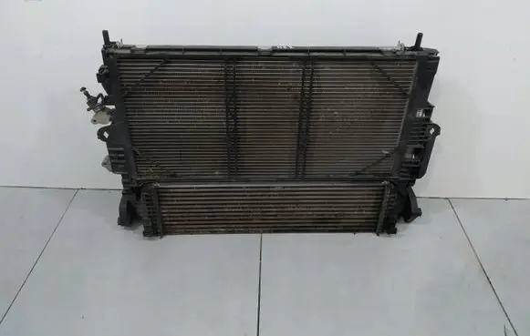 Volvo V60 Coolant radiator 32224829