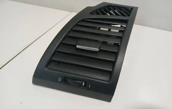 BMW 1 E81 E87 Dashboard side air vent grill/cover trim 7059187 5160 P0101171