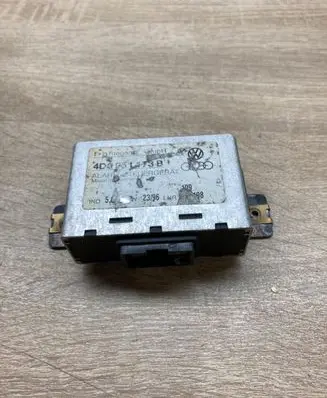 Audi A4 S4 B5 8D Alarm control unit/module 4D0951173B