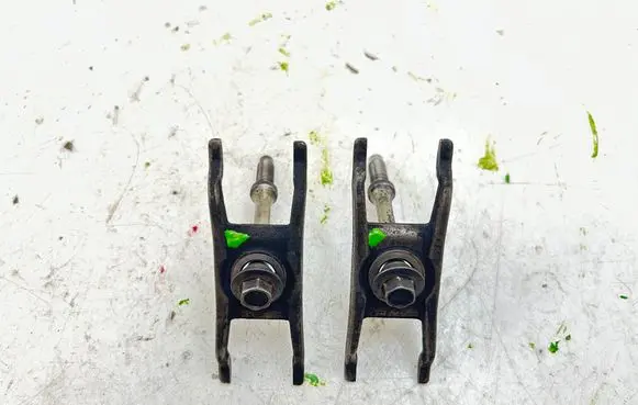Mazda 5 Fuel Injector clamp holder 