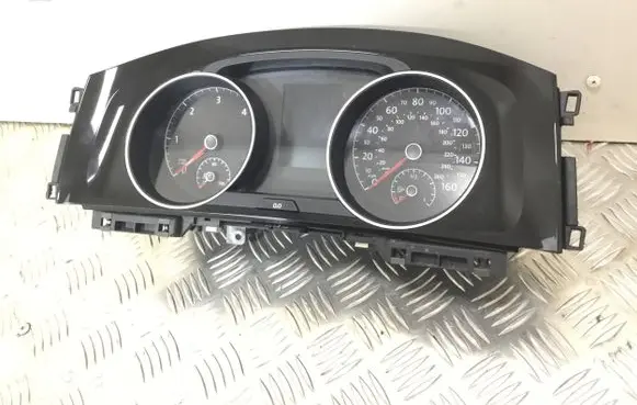 Volkswagen Golf VII Speedometer (instrument cluster) 5G1920941C
