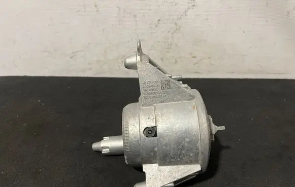 Mercedes-Benz C W206 Engine mount bracket a2062400001