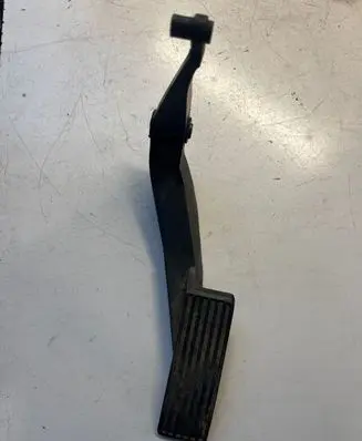 Mercedes-Benz A W168 Accelerator throttle pedal A1683011020 0127943 PA66GF30