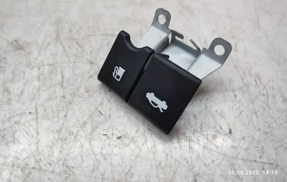 Nissan X-Trail T32 Fuel tank opening switch 