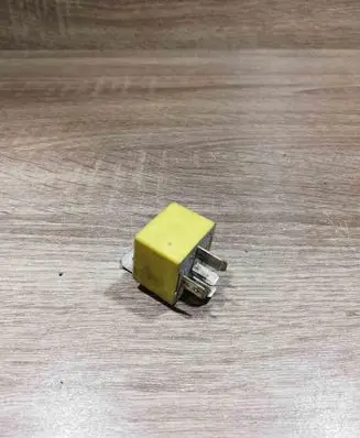 Renault Trafic II (X83) Other relay 20241043 YELLOW
