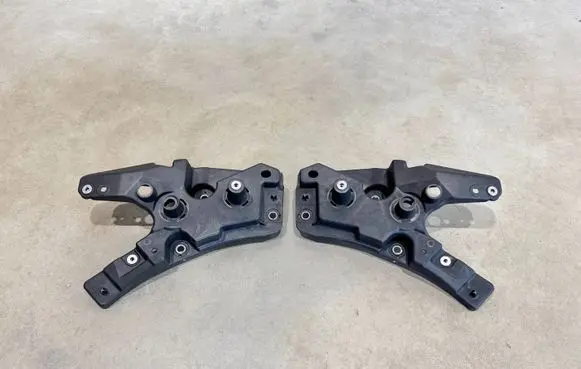 Volvo XC60 Fender mounting bracket 31424579 32288933 32288929