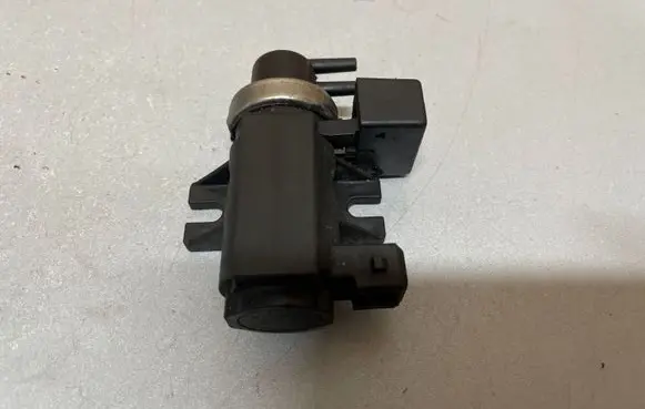 BMW X5 E53 Turbo solenoid valve 72279600