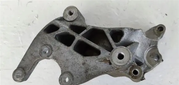 Jeep Compass Engine mounting bracket 04891593AA