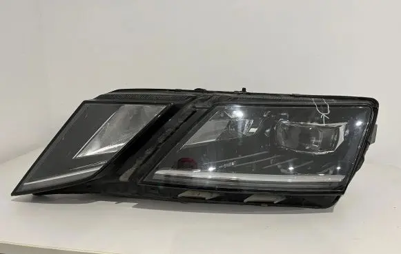 Skoda Octavia Mk3 (5E) Headlight/headlamp 5E1941015D