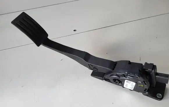 Ford C-MAX II Accelerator throttle pedal AV619F836BB