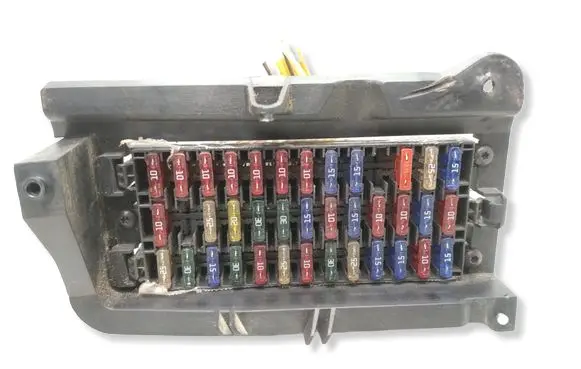 Opel Vivaro Fuse module A1026540