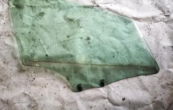 Peugeot 407 Front door window glass four-door