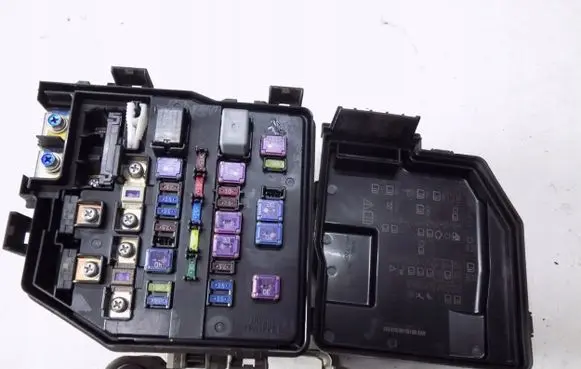 Honda CR-V Relay mounting block 08SWYE01