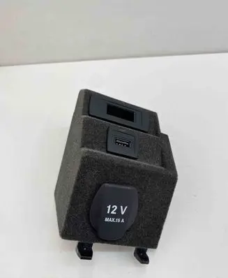 Mercedes-Benz SL R231 USB socket connector 2318202915 A2318202915