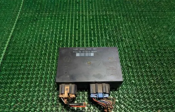 Skoda Octavia Mk1 (1U) Comfort/convenience module 1J0959799AH 5DK00795451