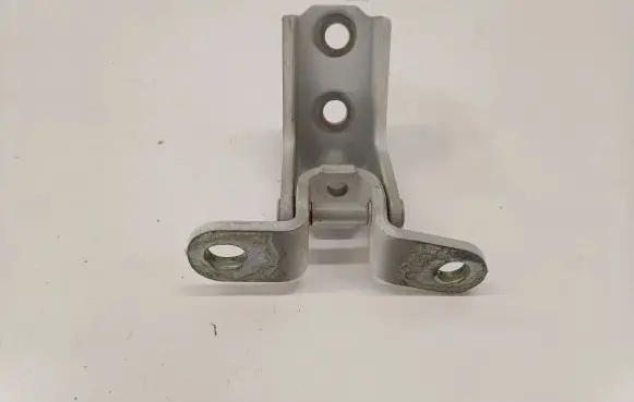 Hyundai Kona I Front door upper hinge